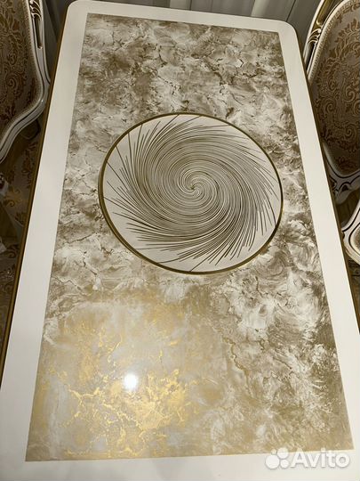 Кухонный стол и стулья