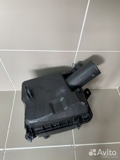 Корпус воздушного фильтра Mitsubishi Outlander