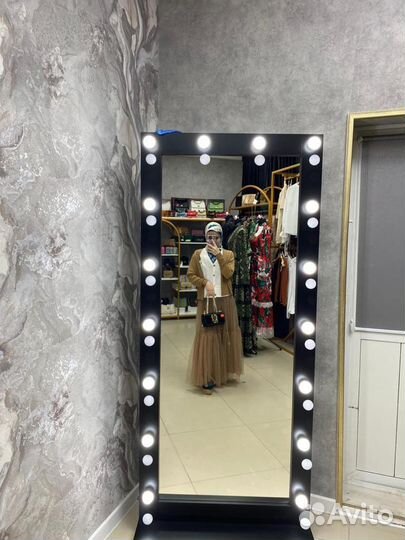 Полка и зеркало