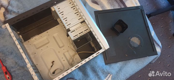 Корпус, кулер, блок питания, разветвитель