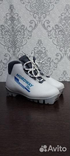 Лыжные ботинки