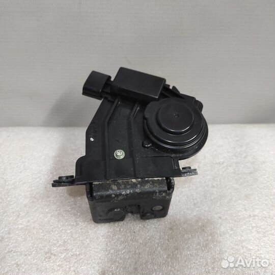 Замок багажника Toyota Auris E150