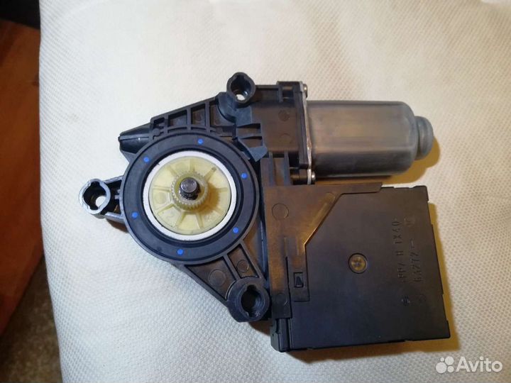 Моторчик стеклоподьемника передний левый Шкода А5