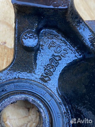 Передний правый кулак brp Commander Maverick