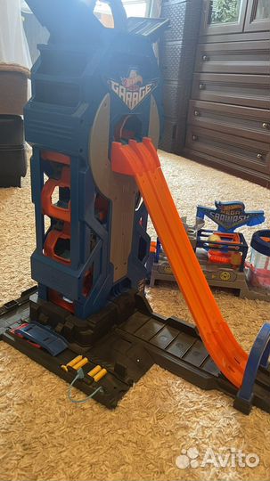 Hot wheels мега гараж + автомойка