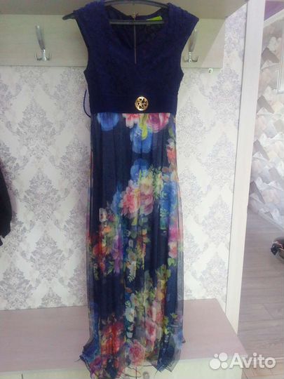 Нарядное женское платье