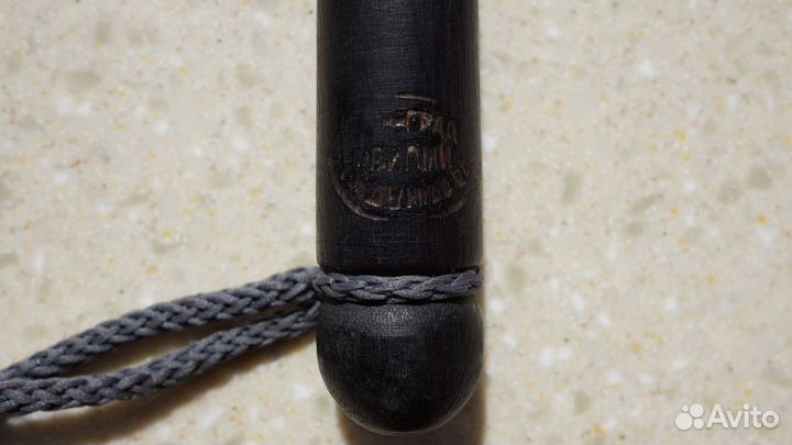 Старинный музыкальный набор из кастаньетов и дудки