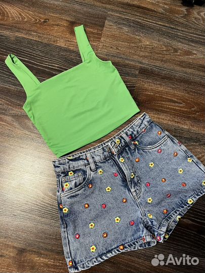 Новые джинсовые шорты и 3 топа(пакетом)