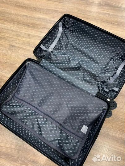 Чемодан размер М Supra Luggage