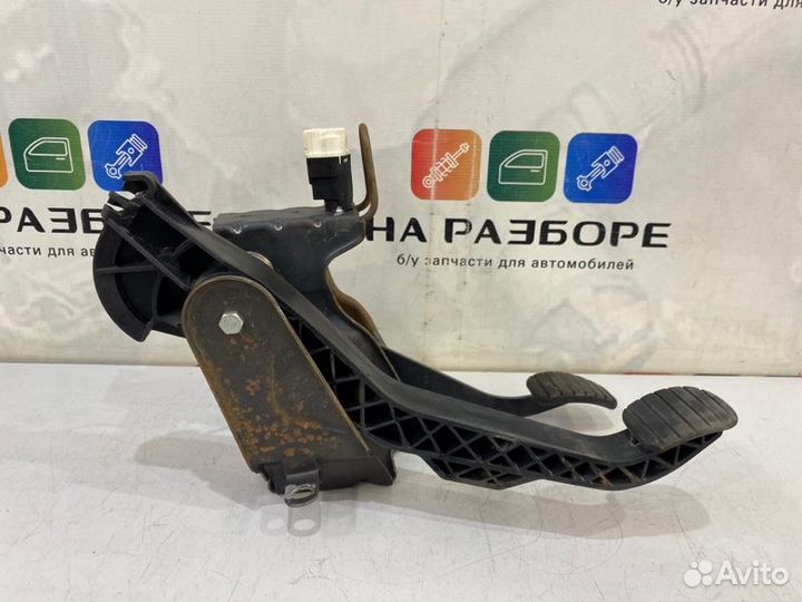 Педаль тормоза LADA Largus R90 K7M 2015