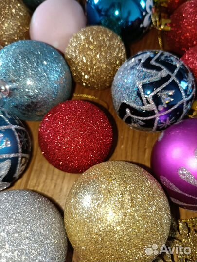 36 елочных игрушек