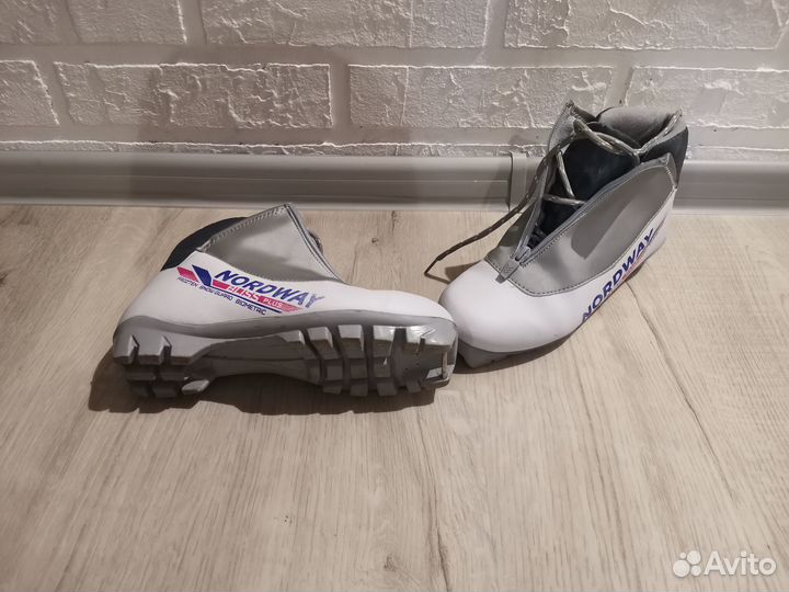 Лыжные ботинки