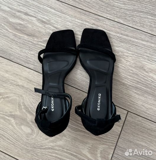 Econika босоножки 37