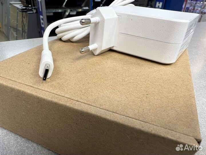 Блок питания для ноутбука 65w type-c белый