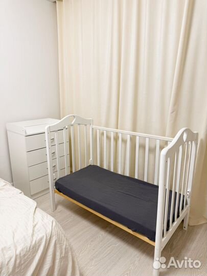 Кроватка и пеленальный комод