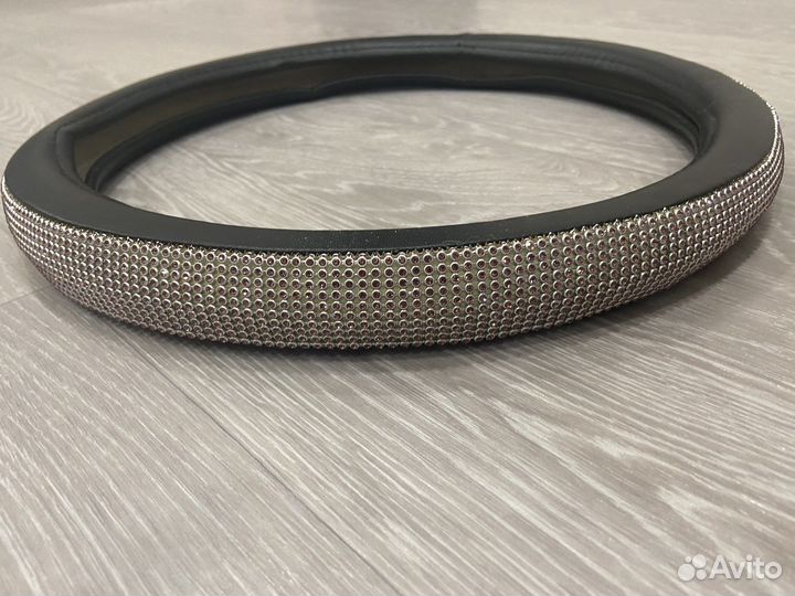 Оплетка на руль со стразами