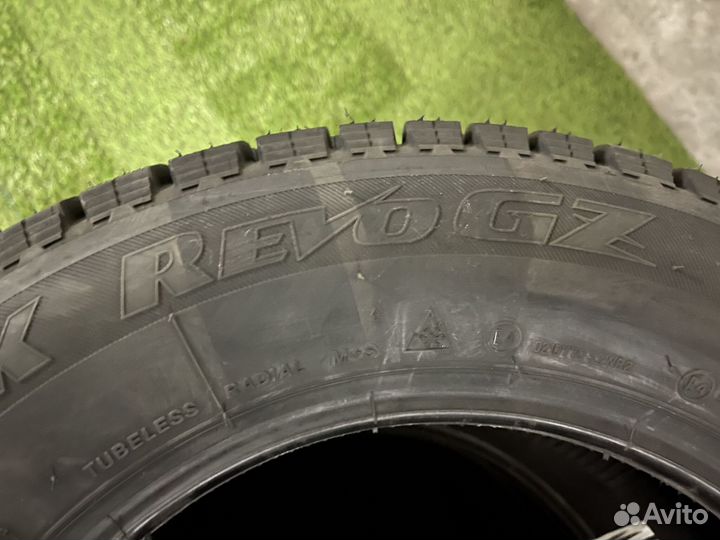 Bridgestone Blizzak Revo GZ 225/55 R17 97S
