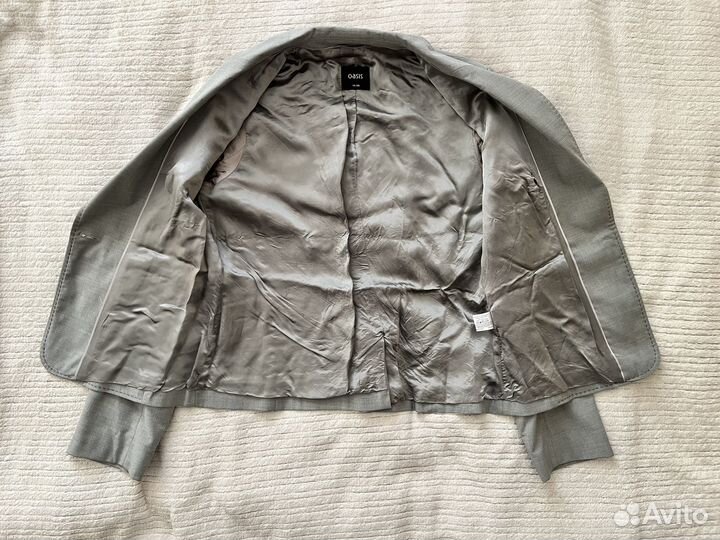 Светло-серый классический пиджак 