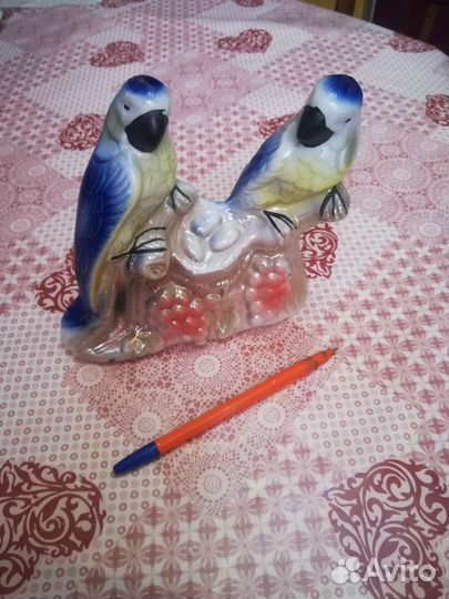 Форфоровая статуэтка, попугаи