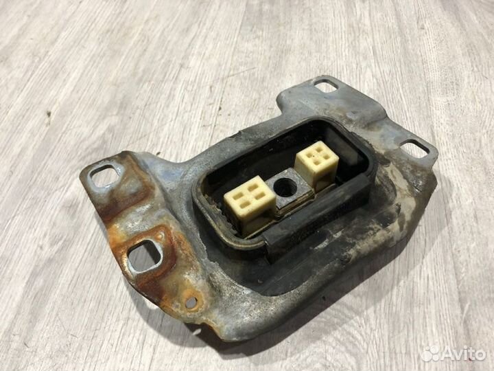 Опора кпп верхня Ford Focus 3 pnda 2011