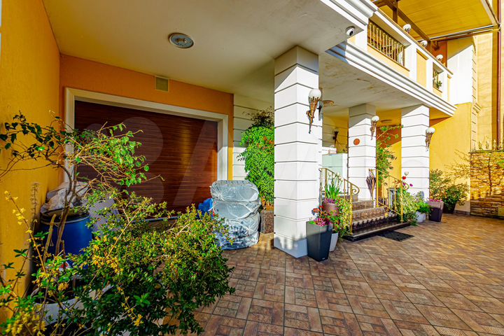 Дом 500 м² на участке 4,2 сот.