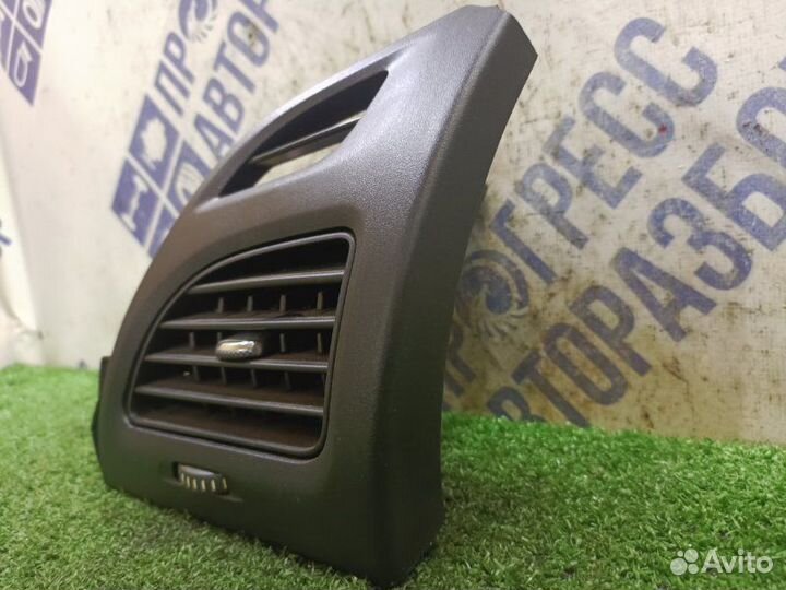 Дефлектор обдува передний правый Renault Fluence