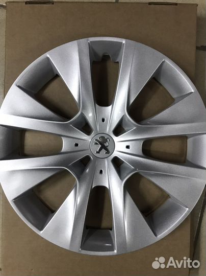 Колпаки колесные peugeot R15 новые оригинал