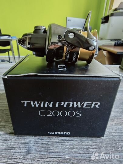 Катушка спиннинговая Shimano 20 Twin Power C2000S