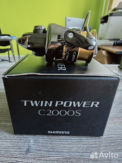 Катушка спиннинговая Shimano 20 Twin Power C2000S