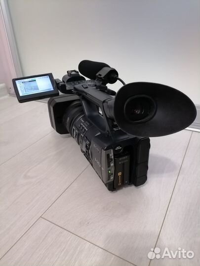 Профессиональная видеокамера Sony HDR-AX2000