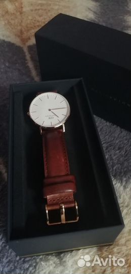 Золотые дизайнерские часы Daniel wellington