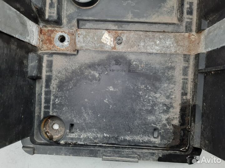 Ниша аккумулятора Ford Focus 2