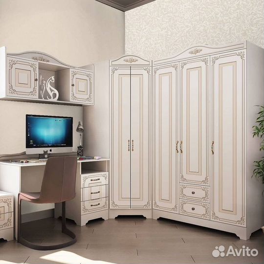 Письменный стол