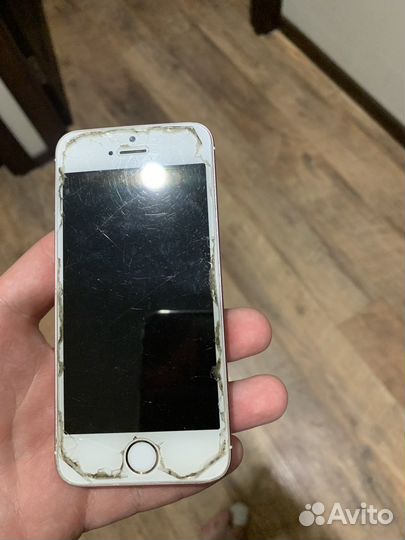 iPhone SE, 32 ГБ
