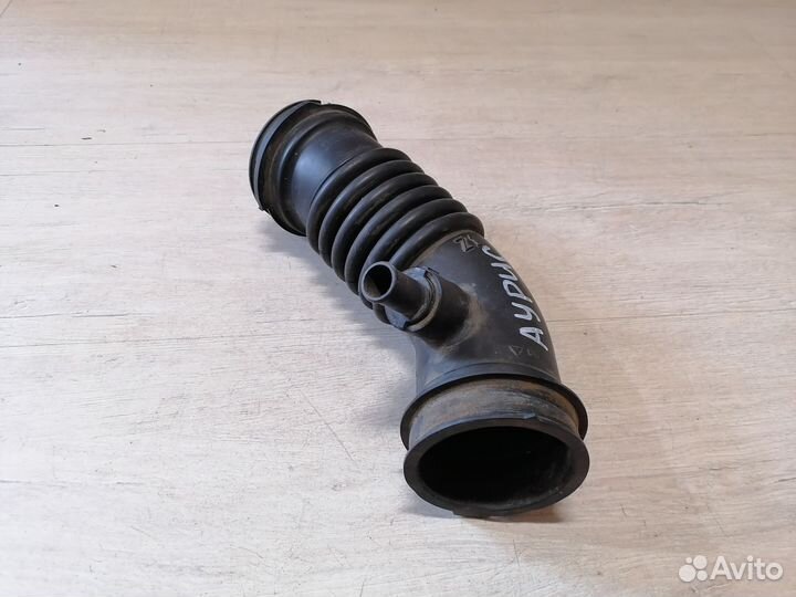 Патрубок воздушного фильтра Toyota Auris корпуса