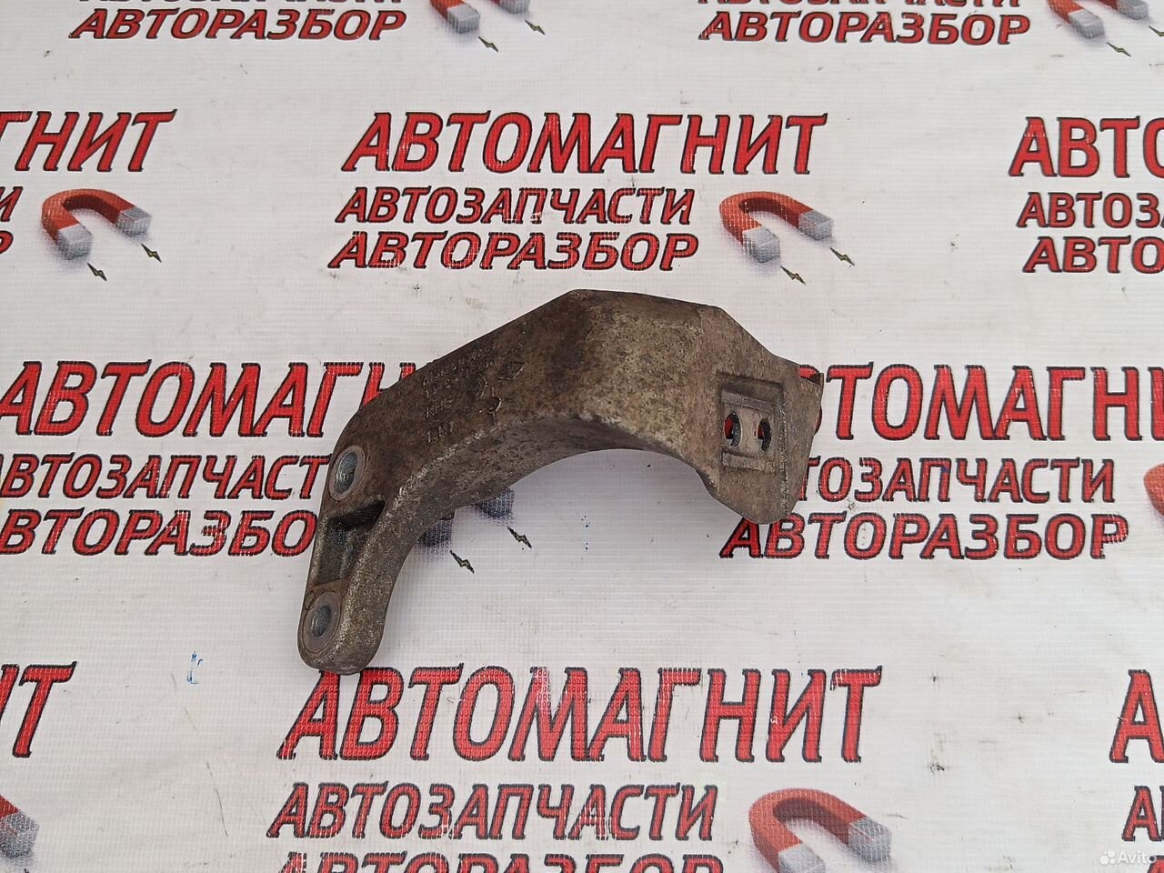 Кронштейн насоса помпы Рено Аркана 1.3