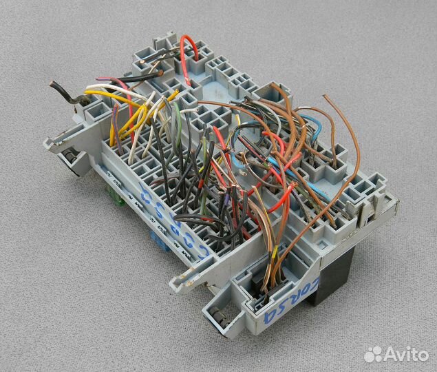 Блок предохранителей Opel Corsa B 1.4