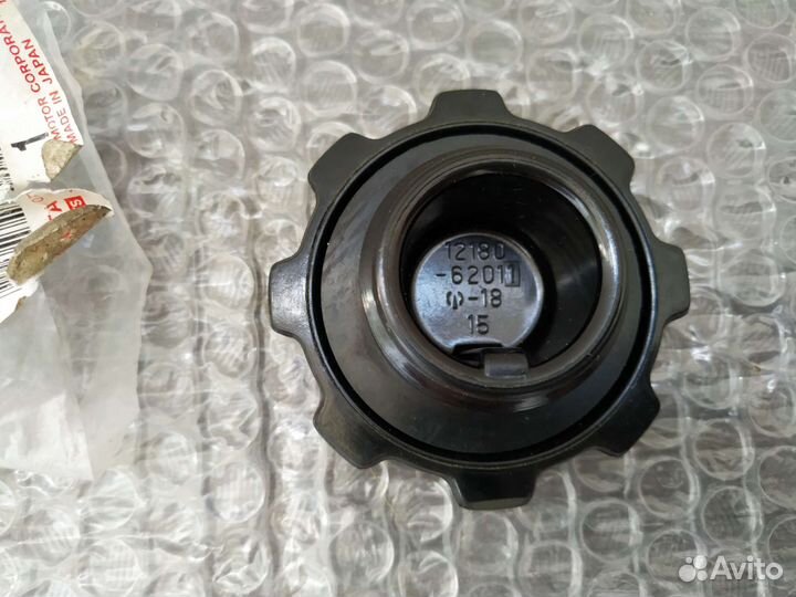 Крышка маслозаливной горловины Toyota-Lexus