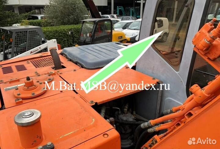 Стекло правое кузовное заднее Hitachi EX100 5 сери