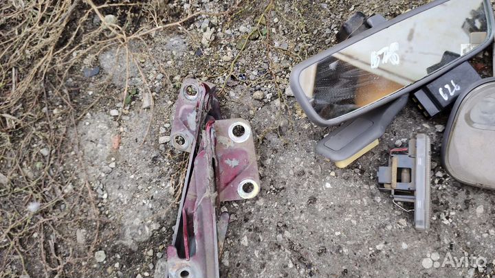 Петля капота mazda 626