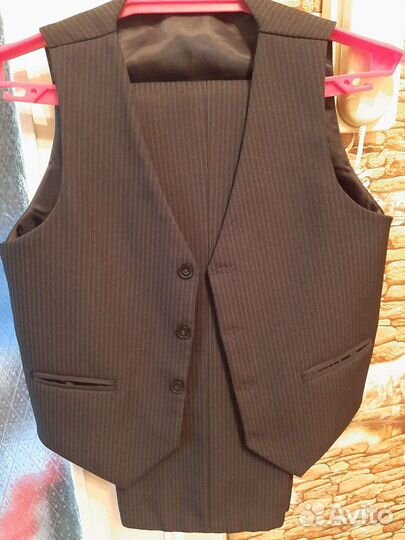 Школьный костюм тройка 46- 48 р