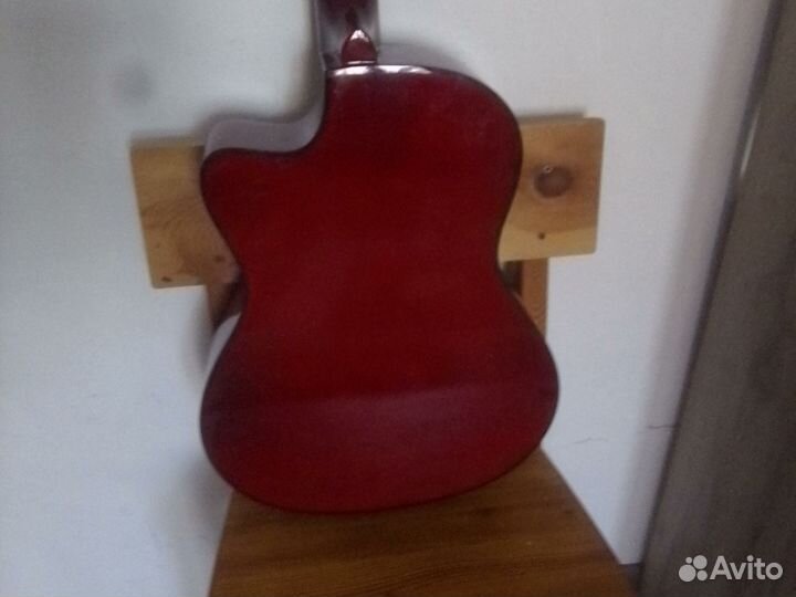 Акустическая гитара