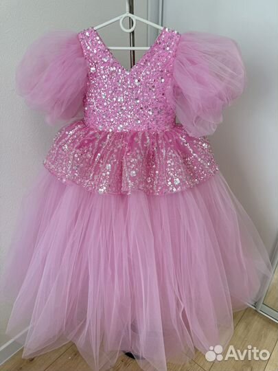 Нарядное платье для девочки ручной работы