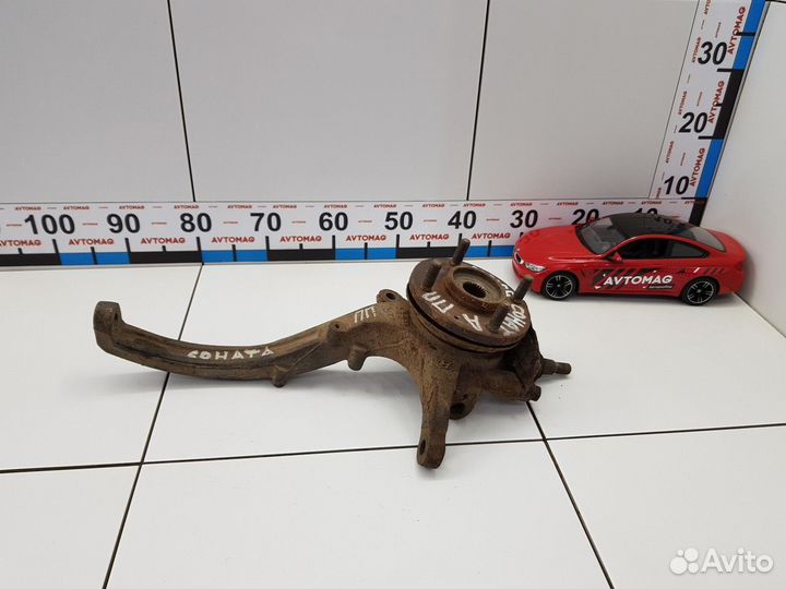 Кулак поворотный передний правый в сборе