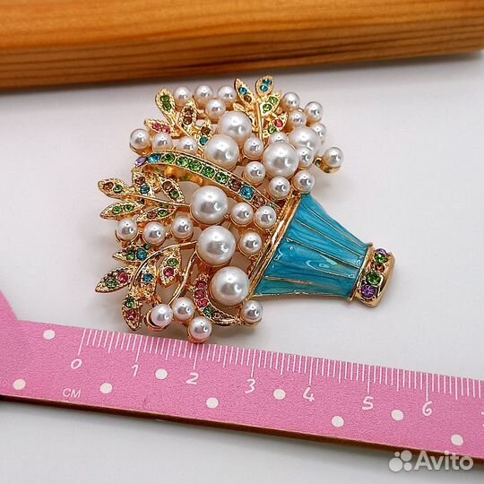 Брошь с жемчугом цветы