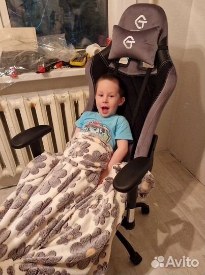 Компьютерное офисное кресло с массажем (новые)