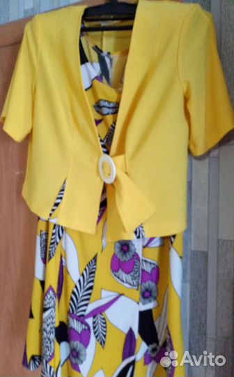 Платье и костюмы