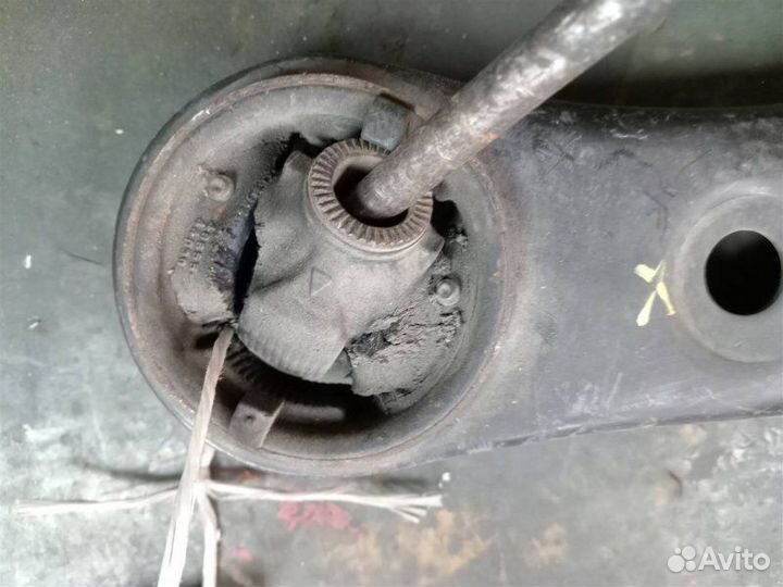 Рычаг передний левый Toyota Ipsum ACM26W 2azfe