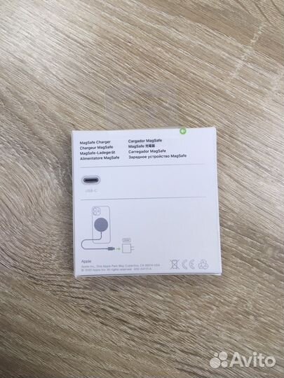 Беспроводная зарядка Apple Magsafe