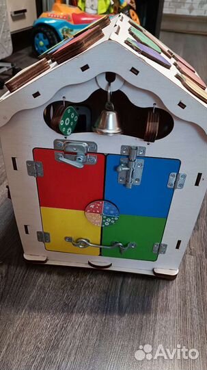 Бизиборд домик